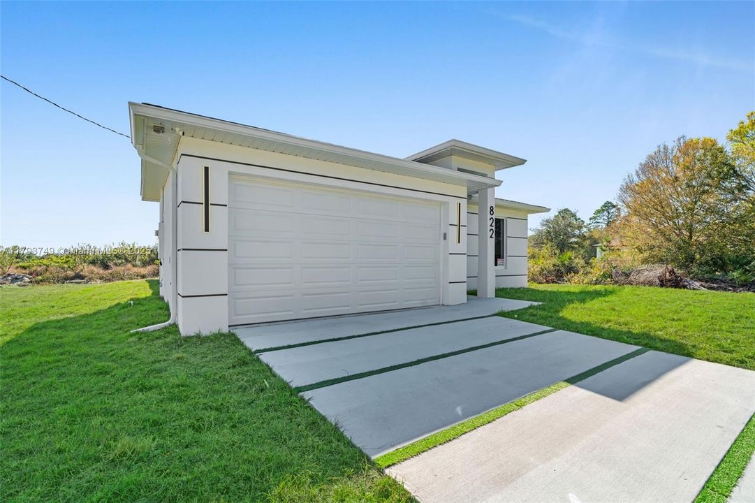 Recently Sold: $300,000 (3 beds, 2 baths, 1325 Square Feet)