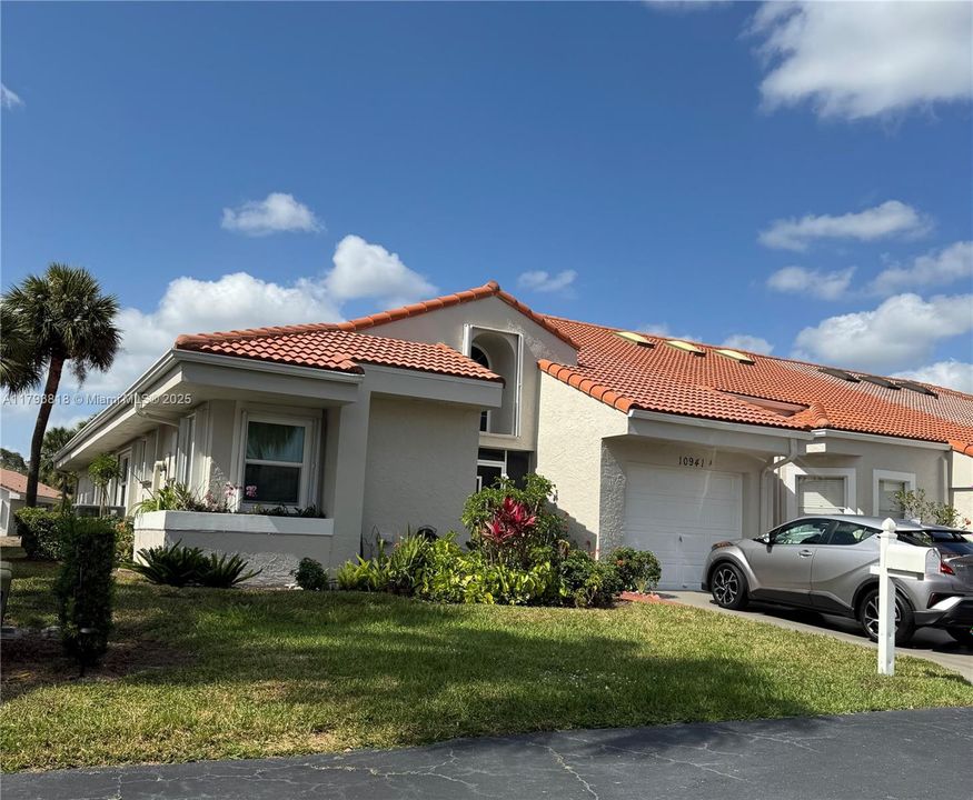 Recently Sold: $389,000 (2 beds, 2 baths, 1555 Square Feet)