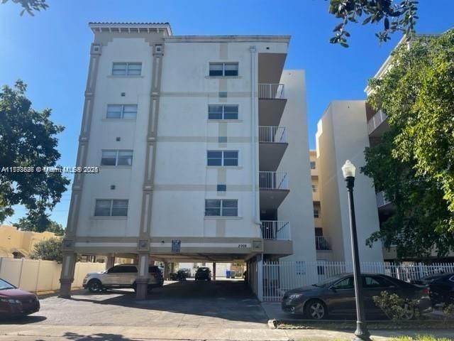 En Venta: $179,000 (2 camas, 2 baños, 830 Pies cuadrados)