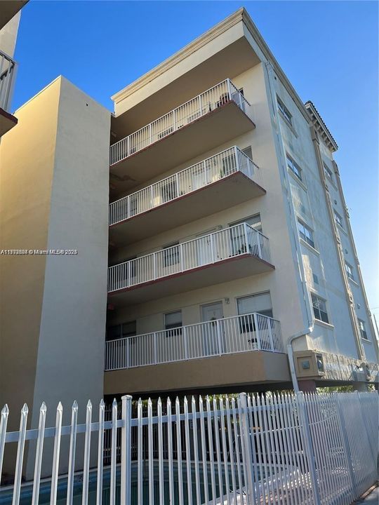 En Venta: $179,000 (2 camas, 2 baños, 830 Pies cuadrados)