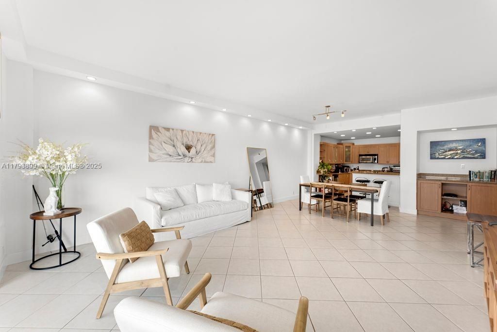 Vendido Recientemente: $1,295,000 (2 camas, 2 baños, 1532 Pies cuadrados)