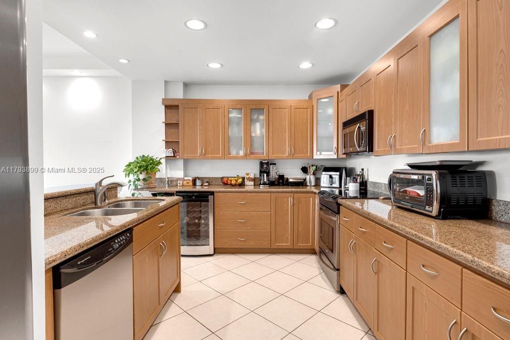 Vendido Recientemente: $1,295,000 (2 camas, 2 baños, 1532 Pies cuadrados)