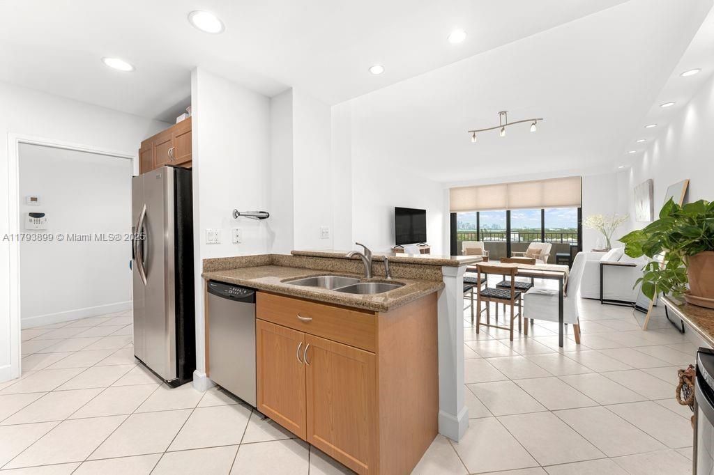 Vendido Recientemente: $1,295,000 (2 camas, 2 baños, 1532 Pies cuadrados)