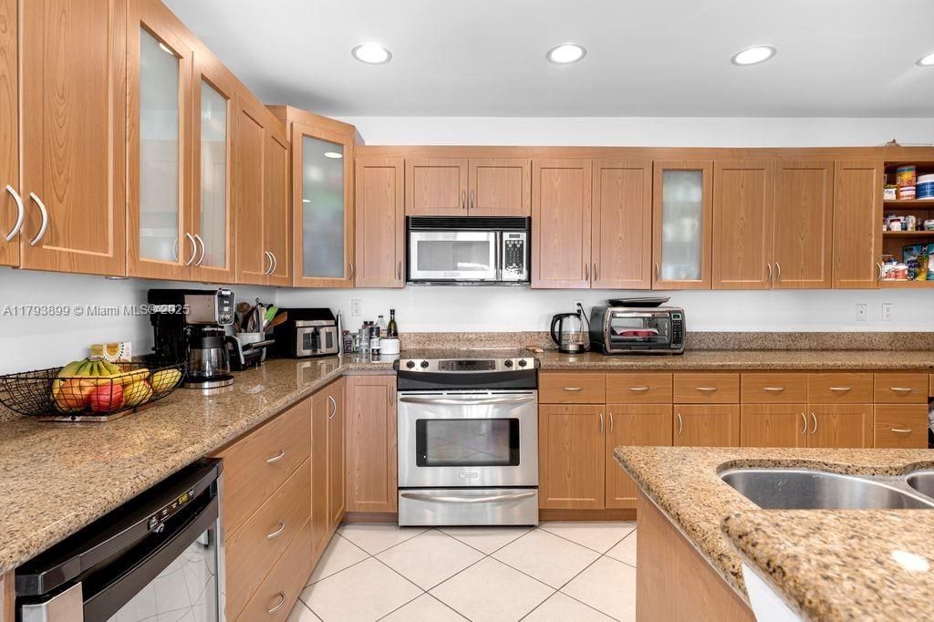 Vendido Recientemente: $1,295,000 (2 camas, 2 baños, 1532 Pies cuadrados)