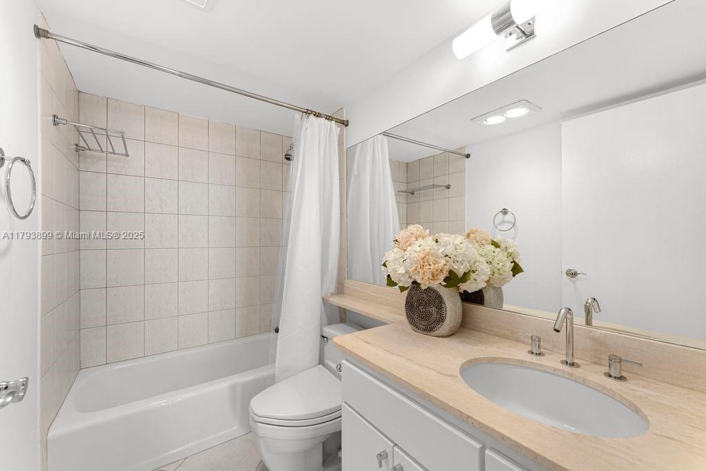 Vendido Recientemente: $1,295,000 (2 camas, 2 baños, 1532 Pies cuadrados)