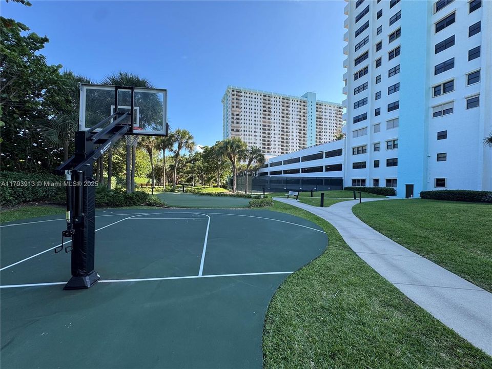 Recently Sold: $899,000 (2 beds, 2 baths, 1660 Square Feet)