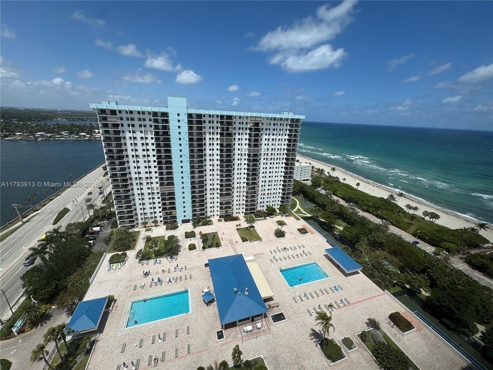 Recently Sold: $899,000 (2 beds, 2 baths, 1660 Square Feet)