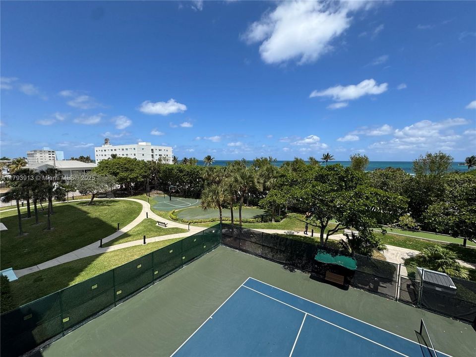 Recently Sold: $899,000 (2 beds, 2 baths, 1660 Square Feet)