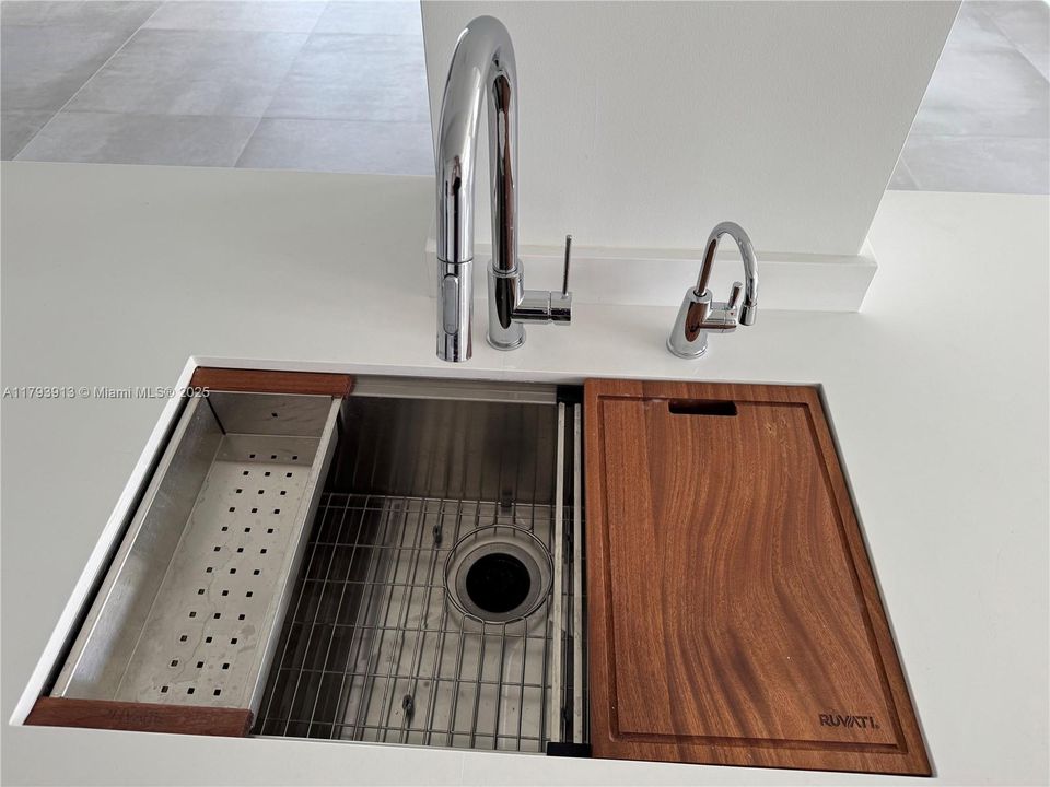 Details - Ruvati Workstation Kitchen Sink