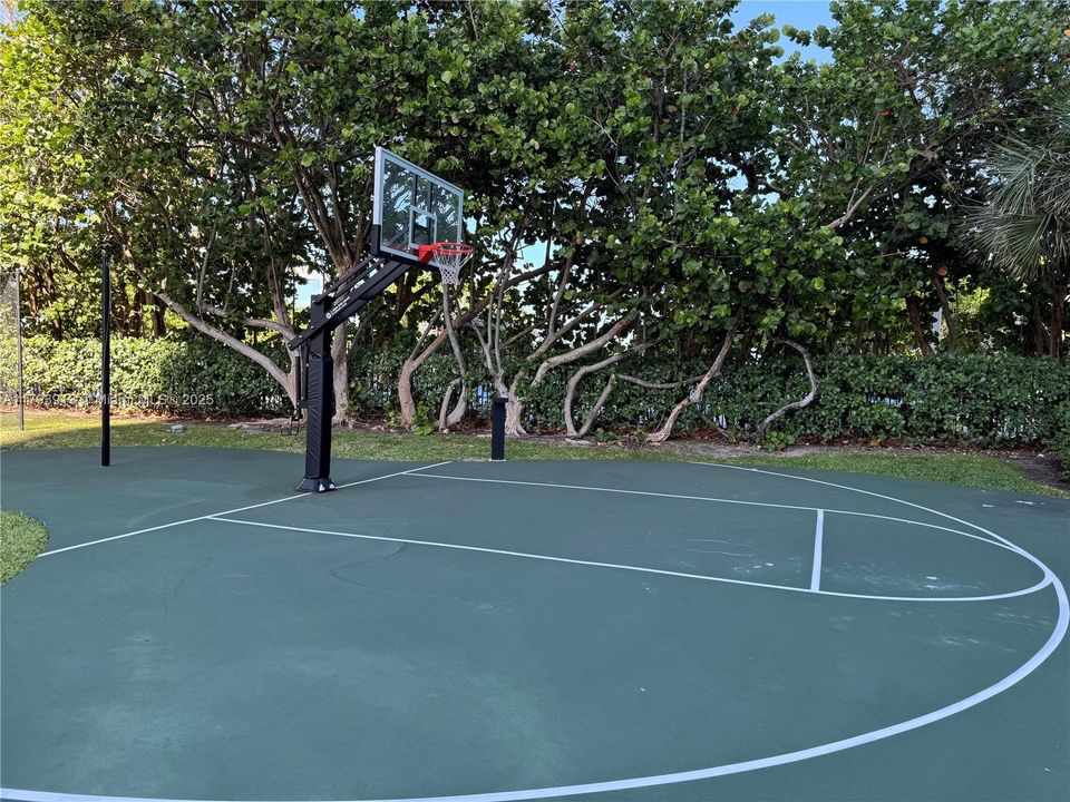 Recently Sold: $899,000 (2 beds, 2 baths, 1660 Square Feet)