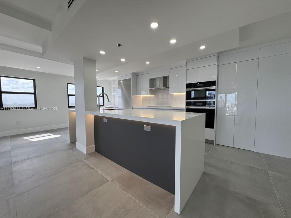 Counter overhang for bar stools