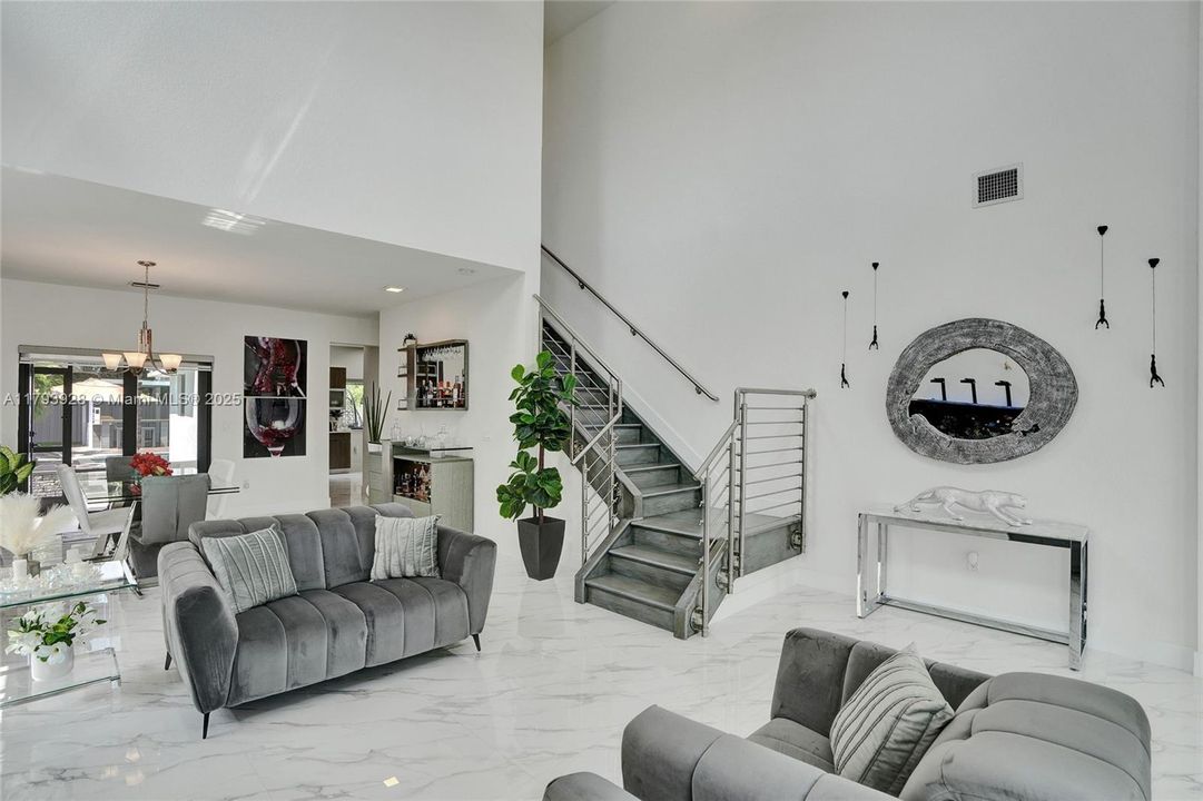 最近售出: $1,320,000 (5 贝兹, 4 浴室, 2925 平方英尺)