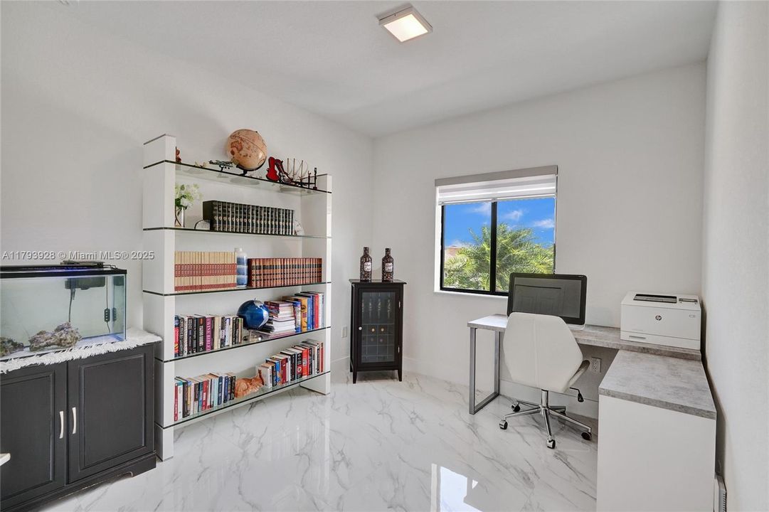 最近售出: $1,320,000 (5 贝兹, 4 浴室, 2925 平方英尺)