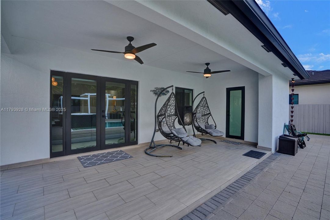 最近售出: $1,320,000 (5 贝兹, 4 浴室, 2925 平方英尺)