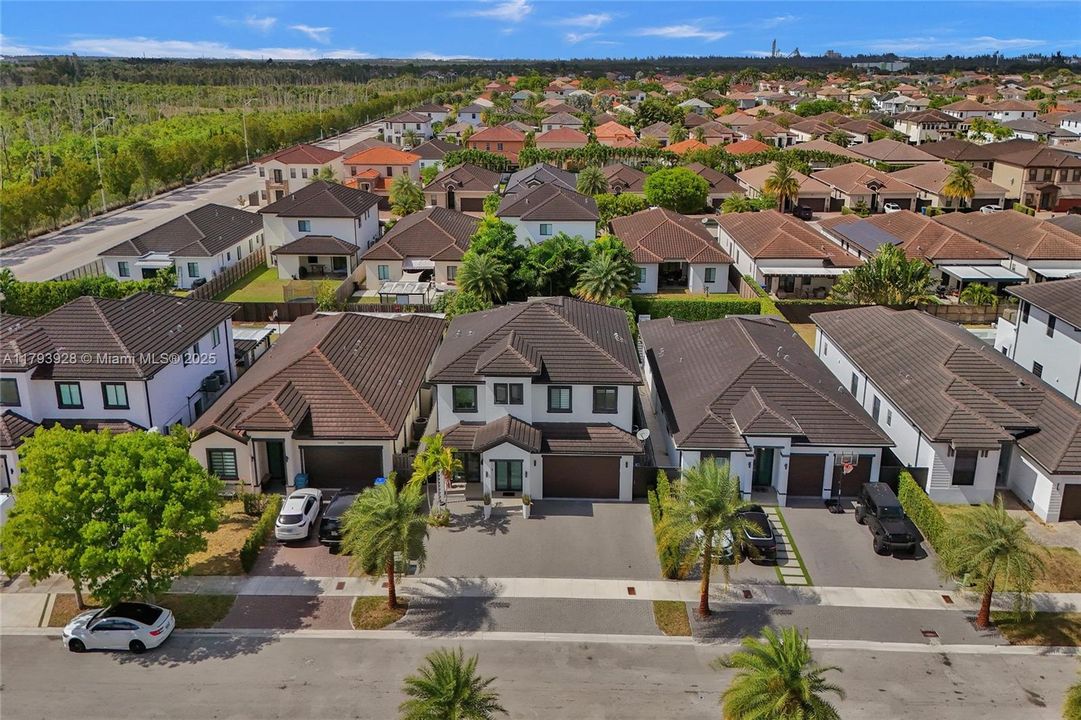 最近售出: $1,320,000 (5 贝兹, 4 浴室, 2925 平方英尺)