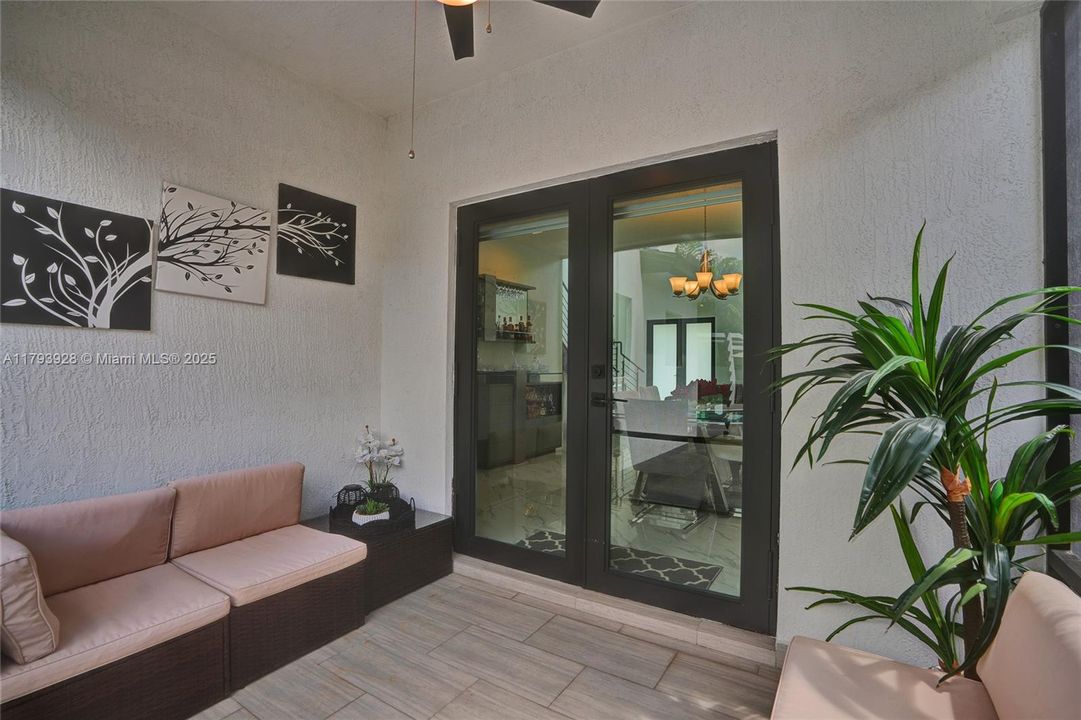 最近售出: $1,320,000 (5 贝兹, 4 浴室, 2925 平方英尺)