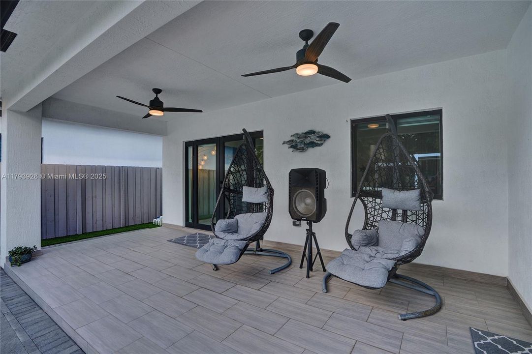 最近售出: $1,320,000 (5 贝兹, 4 浴室, 2925 平方英尺)