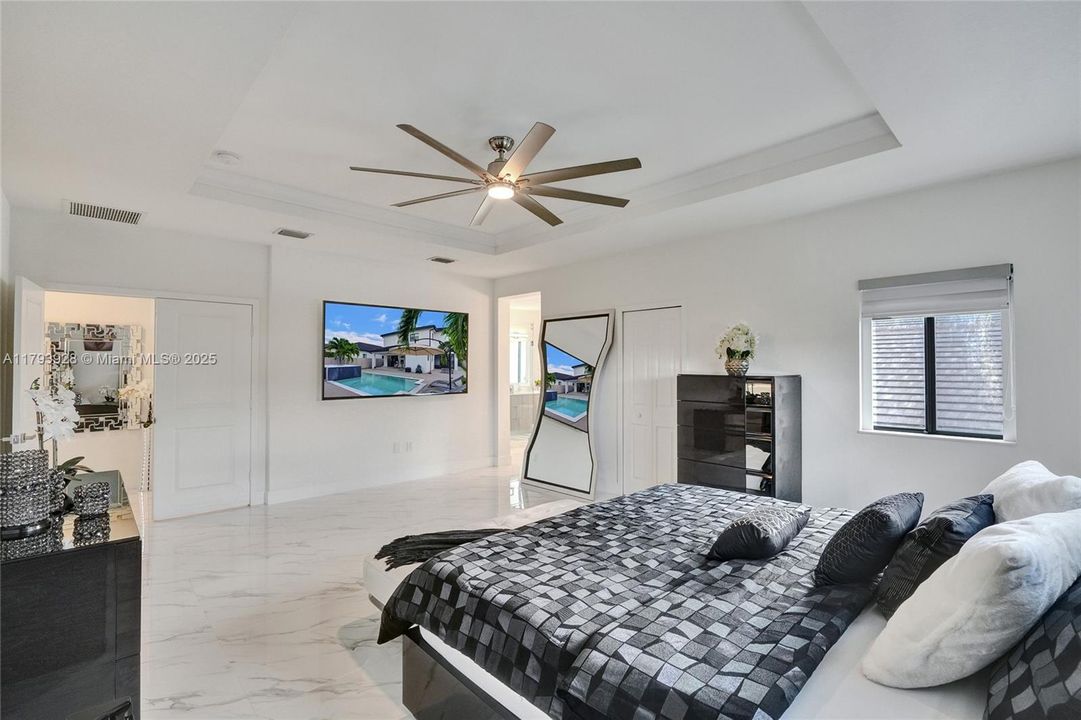 最近售出: $1,320,000 (5 贝兹, 4 浴室, 2925 平方英尺)