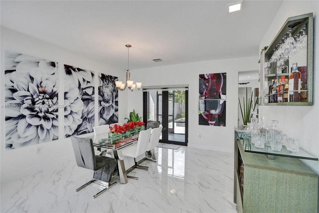 最近售出: $1,320,000 (5 贝兹, 4 浴室, 2925 平方英尺)