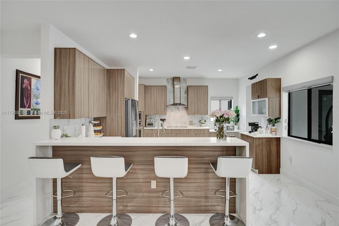 最近售出: $1,320,000 (5 贝兹, 4 浴室, 2925 平方英尺)