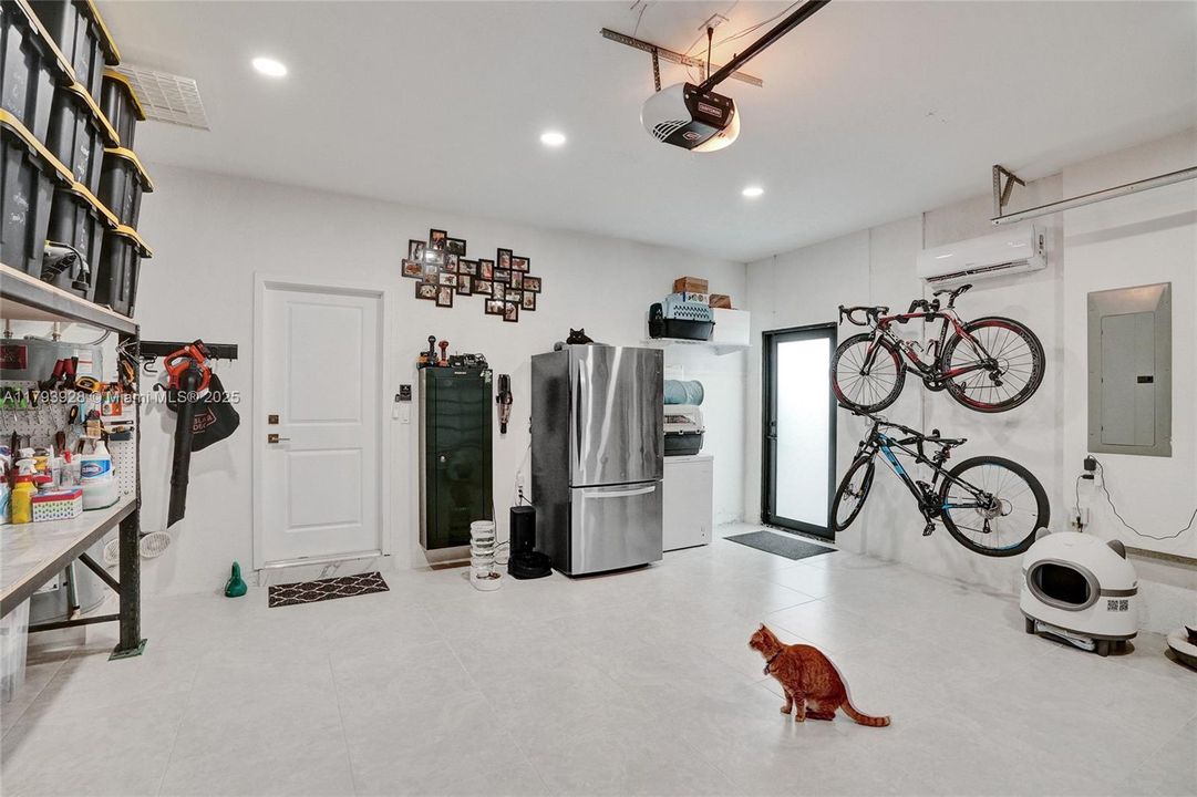 最近售出: $1,320,000 (5 贝兹, 4 浴室, 2925 平方英尺)