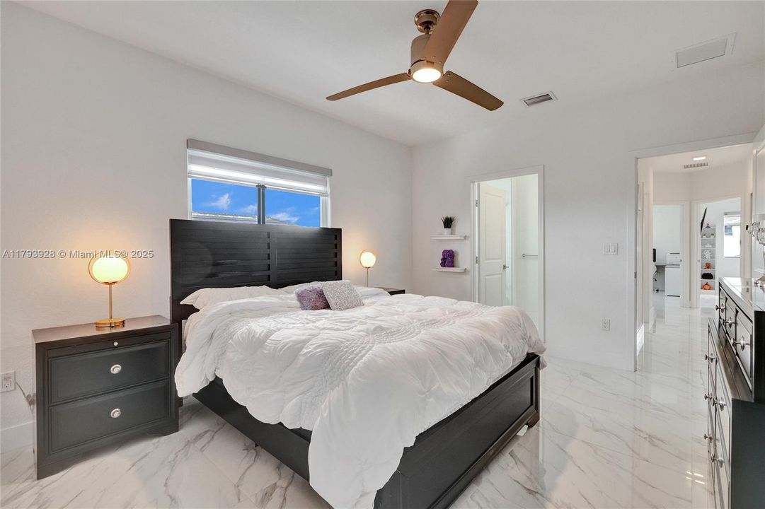 最近售出: $1,320,000 (5 贝兹, 4 浴室, 2925 平方英尺)