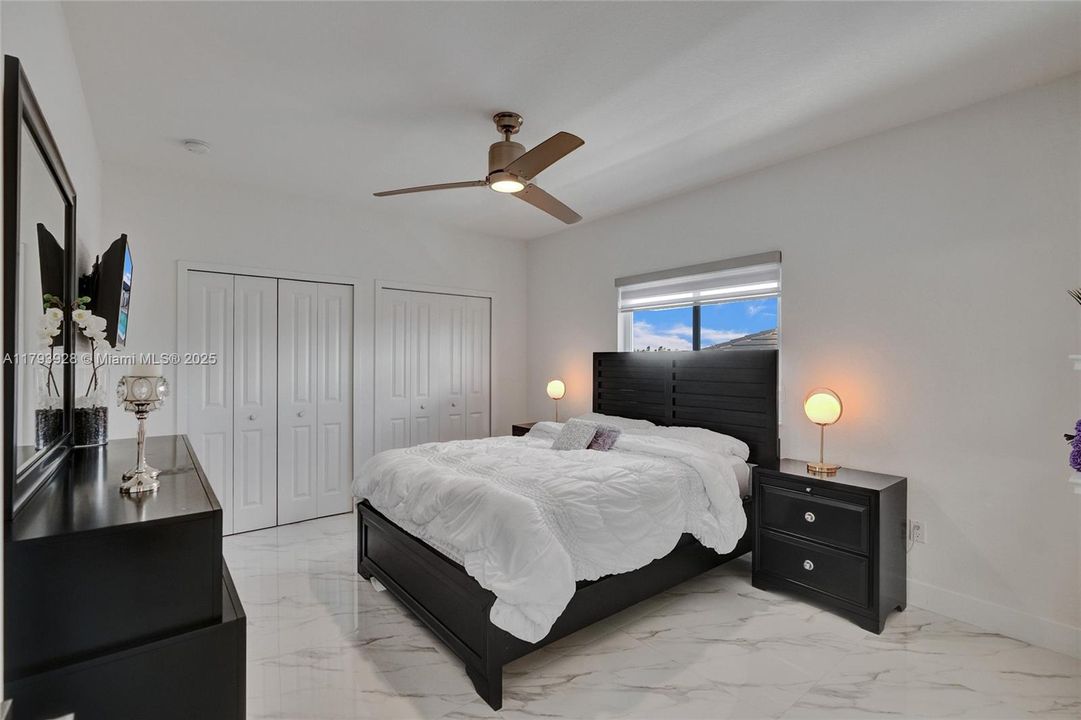 最近售出: $1,320,000 (5 贝兹, 4 浴室, 2925 平方英尺)