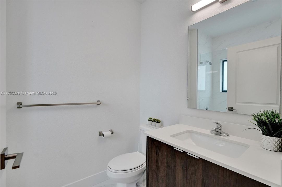 最近售出: $1,320,000 (5 贝兹, 4 浴室, 2925 平方英尺)