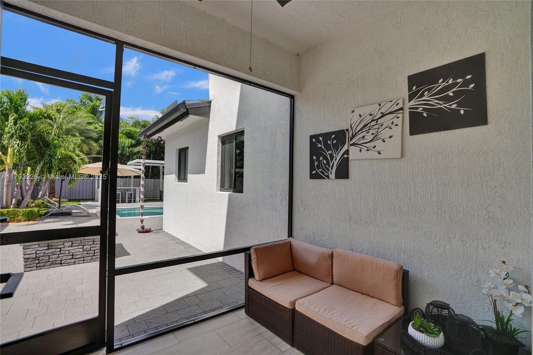 最近售出: $1,320,000 (5 贝兹, 4 浴室, 2925 平方英尺)