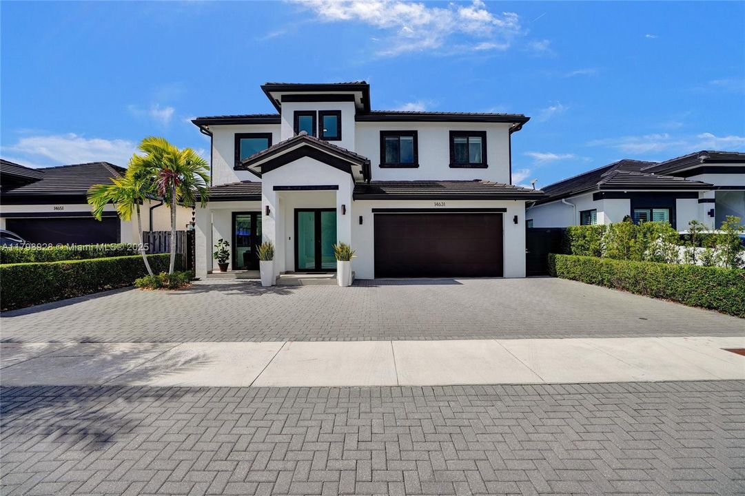 最近售出: $1,320,000 (5 贝兹, 4 浴室, 2925 平方英尺)