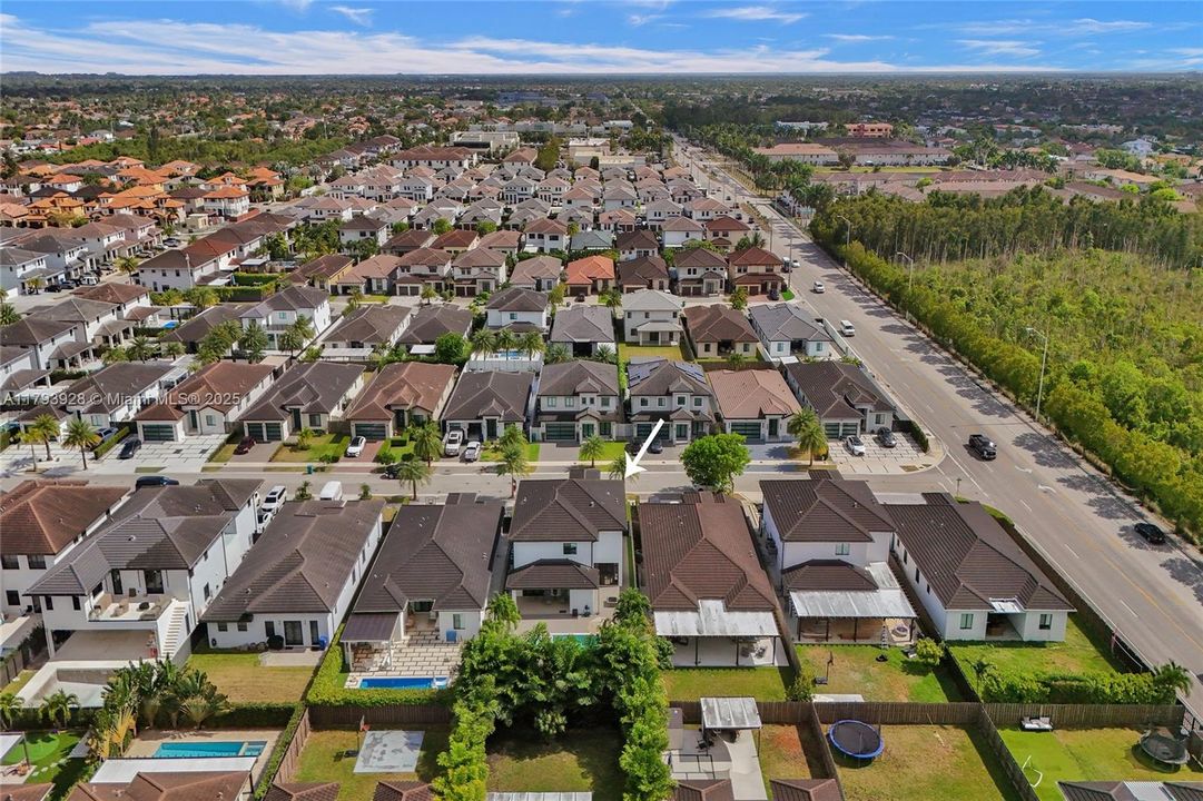 最近售出: $1,320,000 (5 贝兹, 4 浴室, 2925 平方英尺)