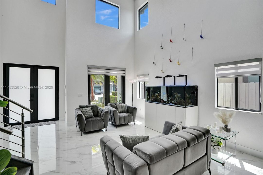 最近售出: $1,320,000 (5 贝兹, 4 浴室, 2925 平方英尺)