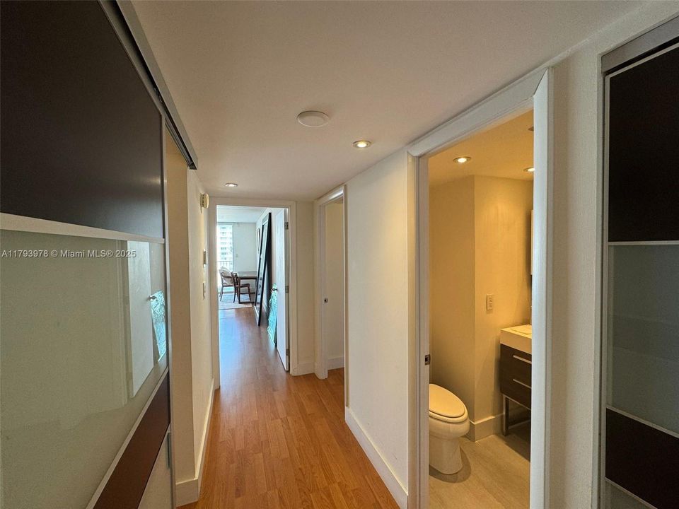 待售: $185,000 (1 贝兹, 2 浴室, 1066 平方英尺)