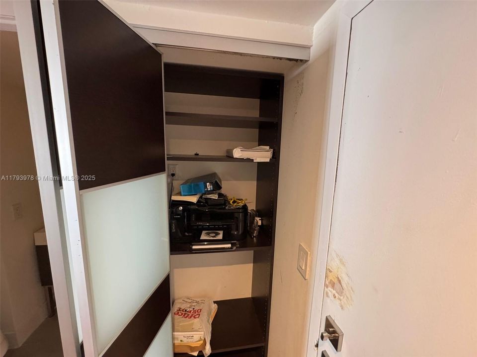 待售: $185,000 (1 贝兹, 2 浴室, 1066 平方英尺)