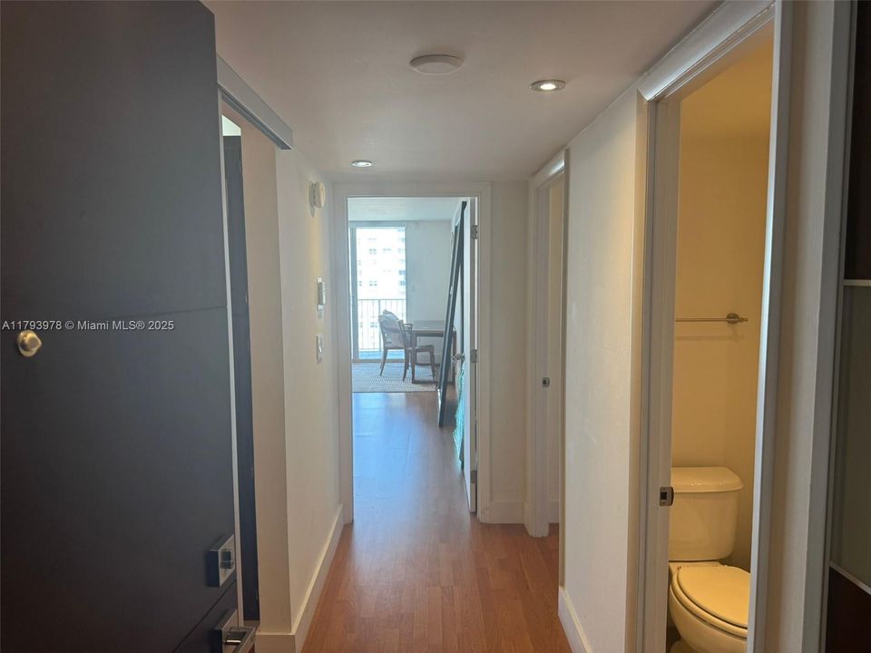 待售: $185,000 (1 贝兹, 2 浴室, 1066 平方英尺)