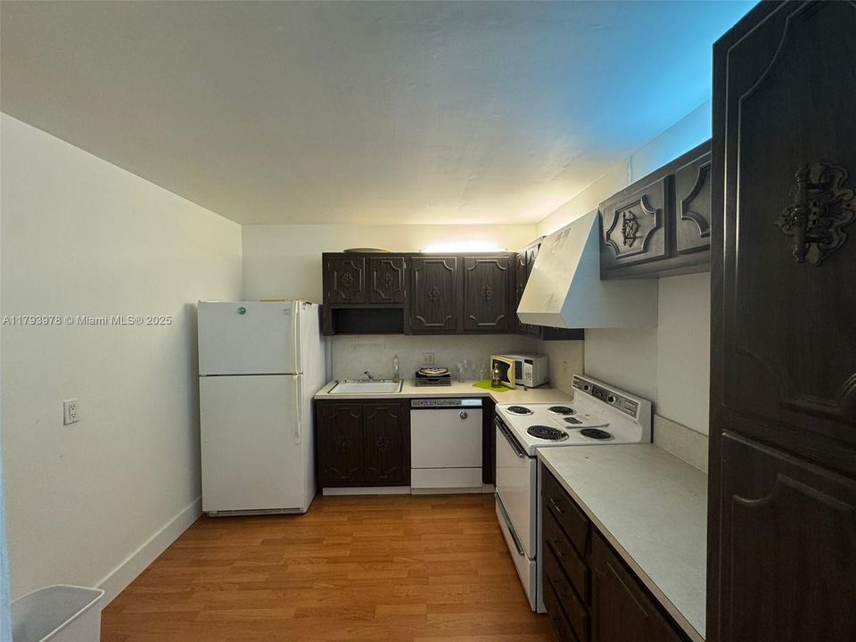 待售: $185,000 (1 贝兹, 2 浴室, 1066 平方英尺)