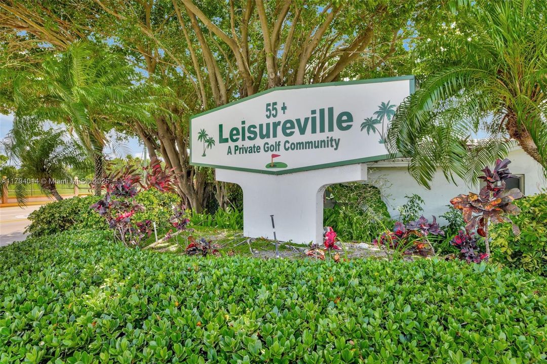 Entrance to Comunity