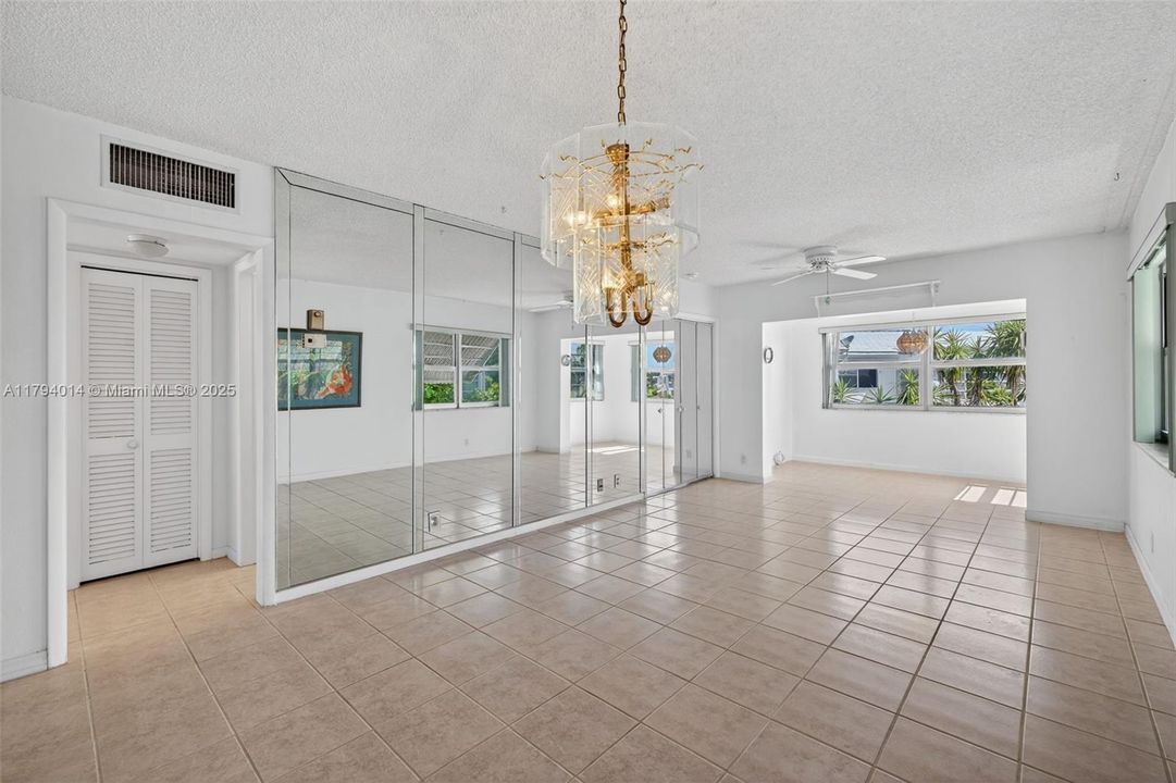 待售: $125,000 (2 贝兹, 2 浴室, 825 平方英尺)