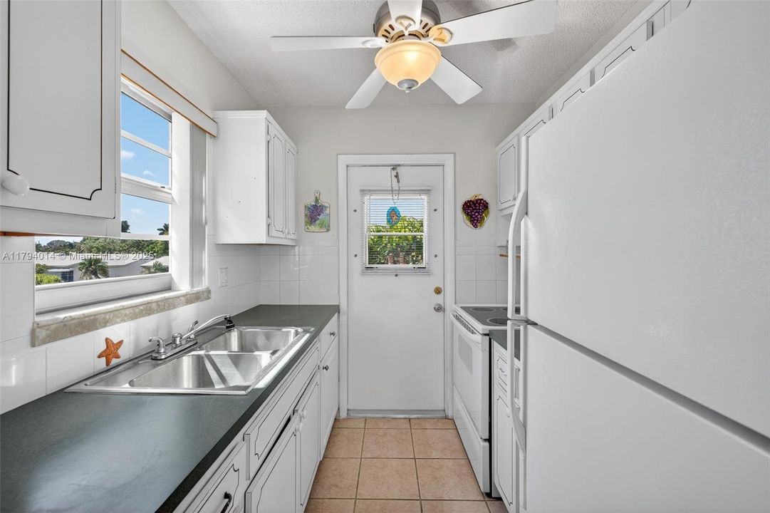 待售: $125,000 (2 贝兹, 2 浴室, 825 平方英尺)