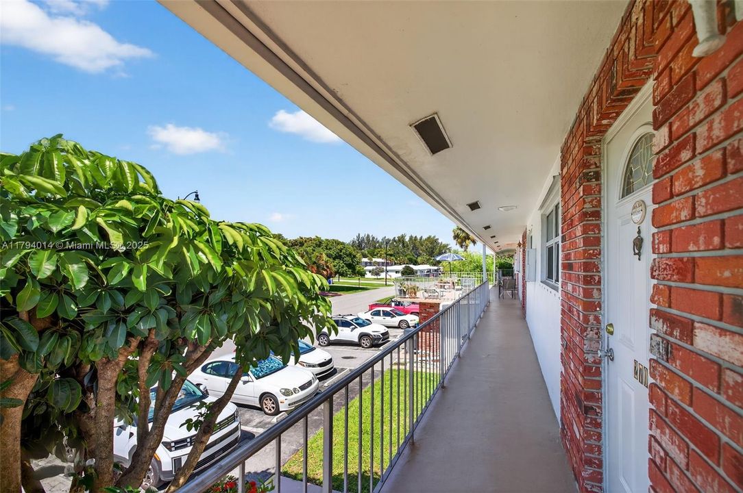 待售: $125,000 (2 贝兹, 2 浴室, 825 平方英尺)