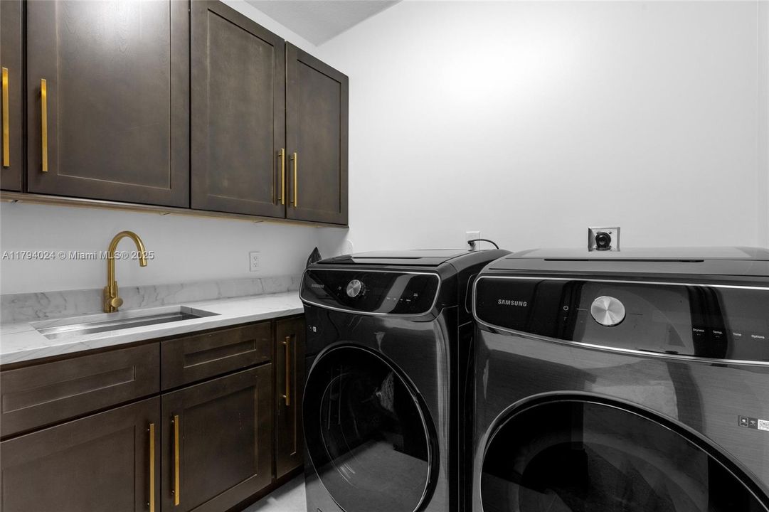 For Sale: $7,695,000 (5 beds, 5 baths, 5288 Square Feet)