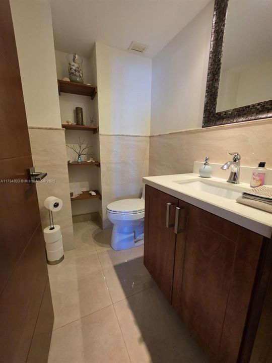 For Sale: $519,000 (1 beds, 2 baths, 918 Square Feet)