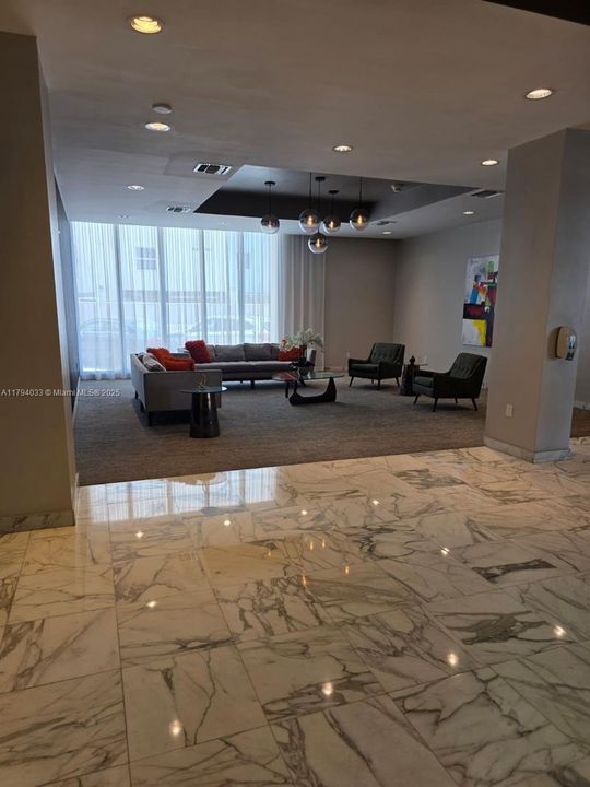 For Sale: $519,000 (1 beds, 2 baths, 918 Square Feet)