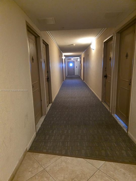 For Sale: $519,000 (1 beds, 2 baths, 918 Square Feet)