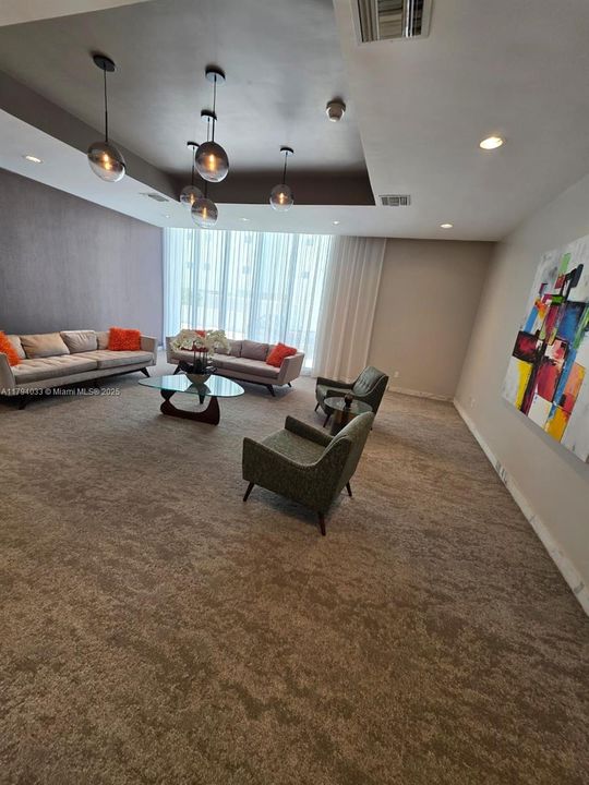 For Sale: $519,000 (1 beds, 2 baths, 918 Square Feet)