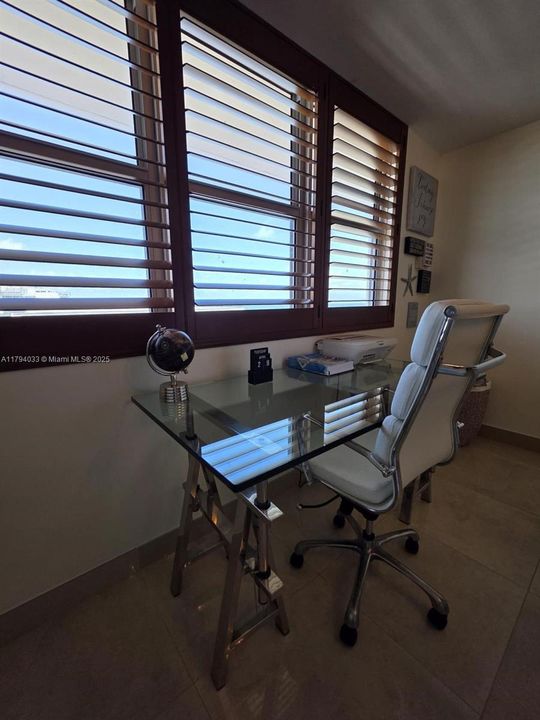 For Sale: $519,000 (1 beds, 2 baths, 918 Square Feet)