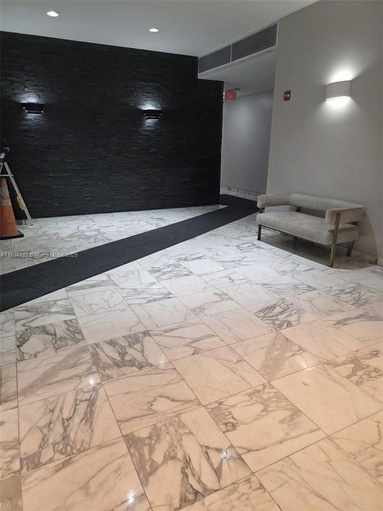 For Sale: $519,000 (1 beds, 2 baths, 918 Square Feet)