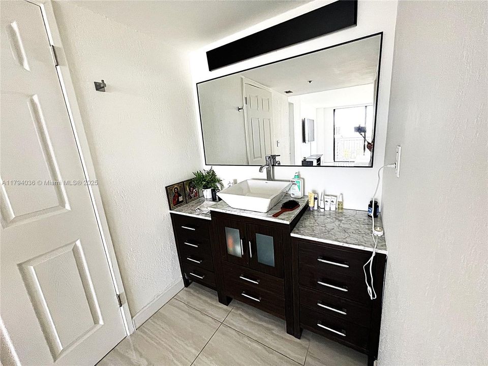 Recently Sold: $530,000 (2 beds, 2 baths, 1507 Square Feet)