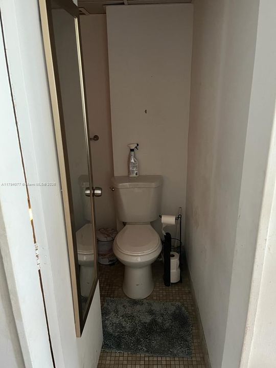 待售: $194,000 (2 贝兹, 1 浴室, 967 平方英尺)