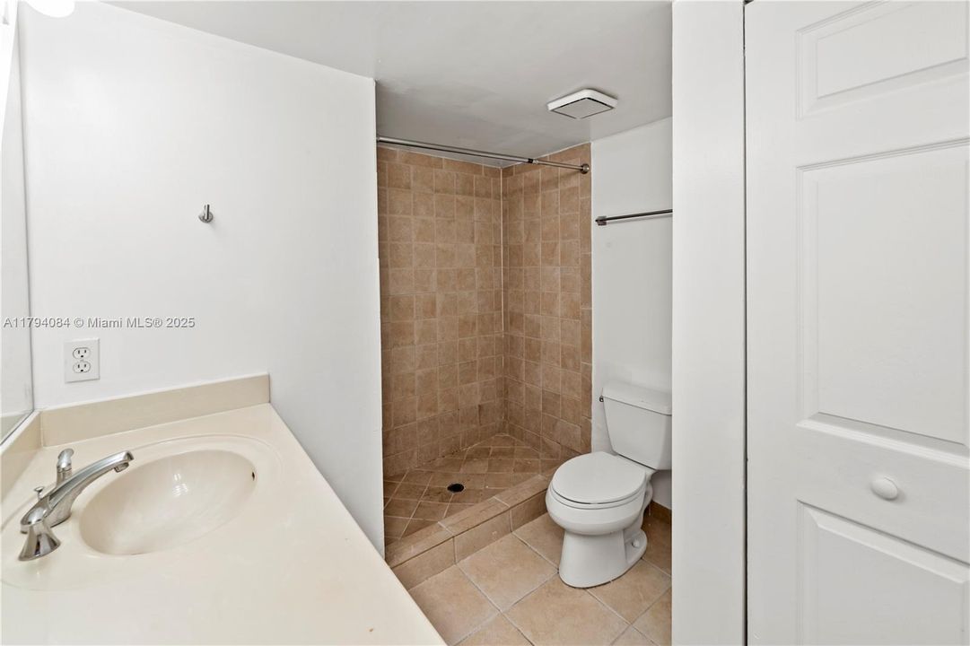 Недавно арендовано: $2,350 (2 спален, 2 ванн, 1035 Квадратных фут)